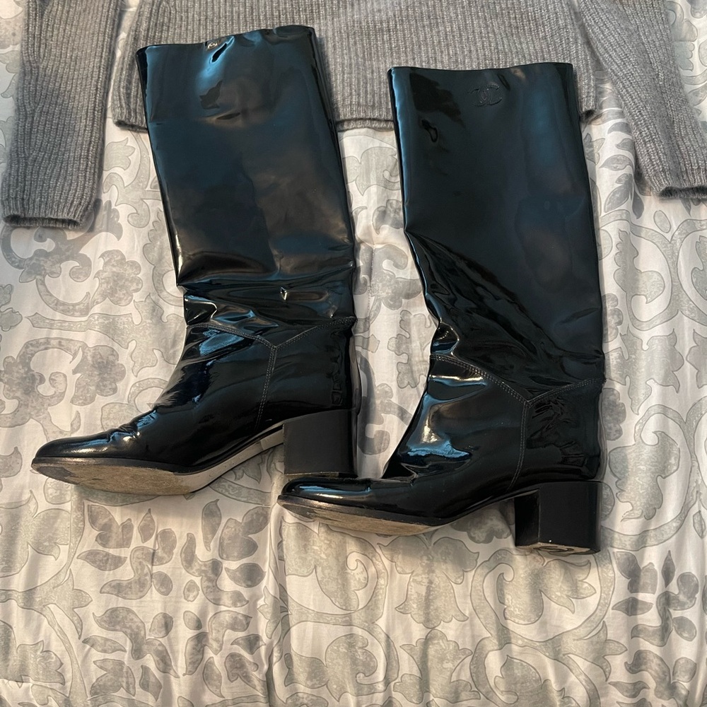 CHANEL Black Heeled Boots Leather Elegance - Picture 5 of 13